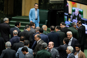 حضور سردار سلامی فرمانده کل سپاه و چند تن دیگر از فرماندهان سپاه پاسداران در مجلس شورای اسلامی