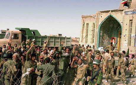 عکس تزئینی است نمایشگاه گروهی «خرمشهر +۳۰» برگزار میشود