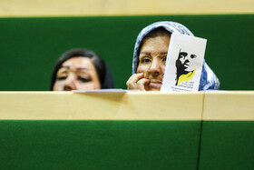 حضور قربانیان اسید پاشی در جلسه علنی مجلس