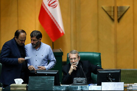 در جریان انتخابات ریاست مجلس، علی لاریجانی با ۱۵۵ رأی، مجدداً به عنوان رئیس مجلس در سال پایانی فعالیت مجلس دهم انتخاب شد.
