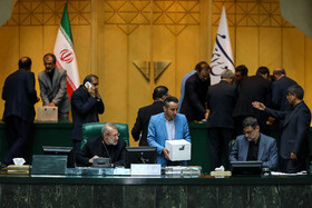 علی لاریجانی کاندیدای ریاست مجلس که با ۱۵۵ رای مجدداً به عنوان رئیس مجلس در سال پایانی فعالیت مجلس دهم انتخاب شد.