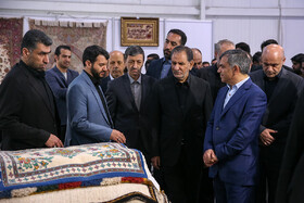 بازدید جهانگیری از نمایشگاه محصولات مددجویان کمیته امداد