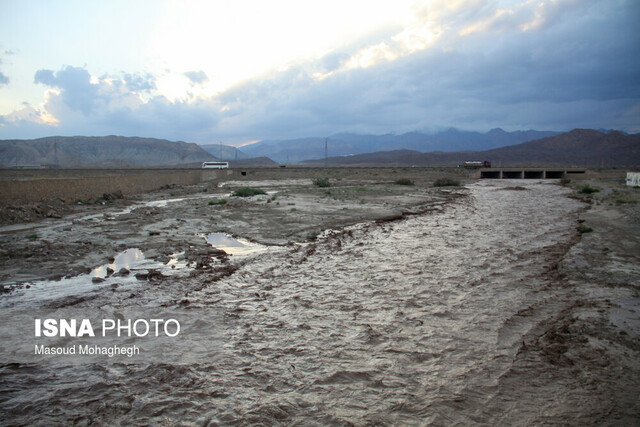 بارندگی شدید و سیلاب در استان بوشهر /انسداد برخی مسیرها تا اطلاع ثانوی