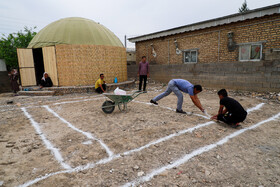 ساخت آلاچیق بجای کانکس به عنوان اسکان موقت برای سیل‌زدگان روستای «چن سبلی» شهر آق قلا در گلستان