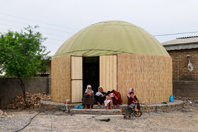 ساخت آلاچیق بجای کانکس به عنوان اسکان موقت برای سیل‌زدگان روستای «چن سبلی» شهر آق قلا در گلستان