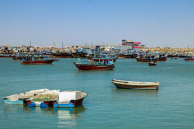 تماشای لنج‌ها و قایق‌های ماهیگیری و فعالیت صیادان از جاذبه‌های منطقه است
