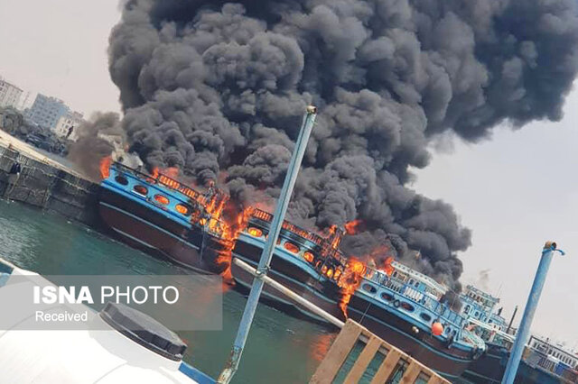 آتش سوزی در اسکله نخل تقی/چهار شناور به‌طور کامل سوختند