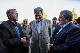 محسن هاشمی، پیروز حناچی و مصطفی کواکبیان پیش از  بازدید معاون اول رییس جمهور از خط تولید واگن سازی آلومینیومی متروی تهران