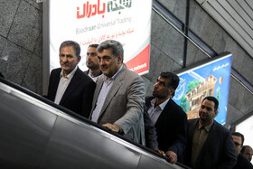 اسحاق جهانگیری، معاون اول رییس جمهور و پیروز حناچی از خط تولید واگن سازی آلومینیومی متروی تهران بازدید کردند.