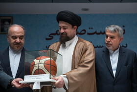 نشست صمیمی پیشکسوتان ورزش ایران با سید حسن خمینی