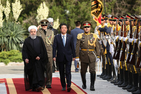 دیپلماسی ایران در سال 98 شاهد اتفاق کمسابقهای بود و نخستوزیر ژاپن بعد از چهار دهه به تهران سفر کرد. مراسم استقبال رسمی حسن روحانی رئیس جمهوری اسلامی ایران از «شینزو آبه»، در مجموعه فرهنگی - تاریخی سعدآباد برگزار شد.