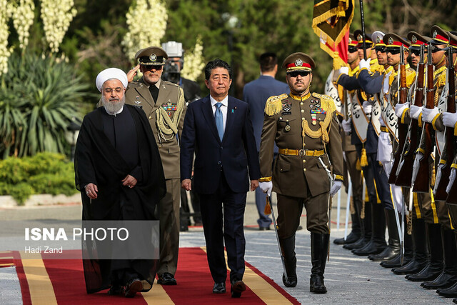 مراسم استقبال رسمی روحانی از شینزوآبه