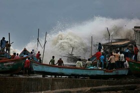 تخلیه ۳۰۰ هزار نفر از سواحل هند به دلیل طوفان "وایو"