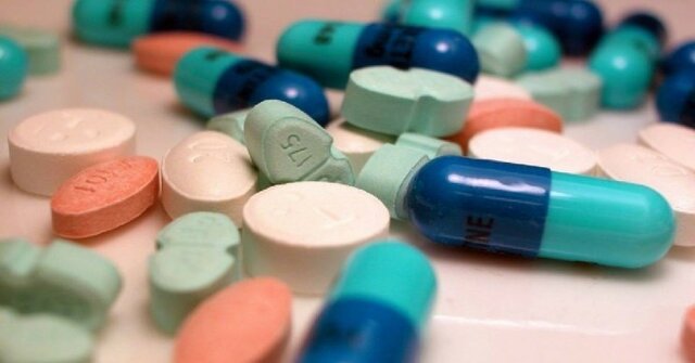 اقدام پزشکان بسیجی برای تامین دارو در شرایط تحریم