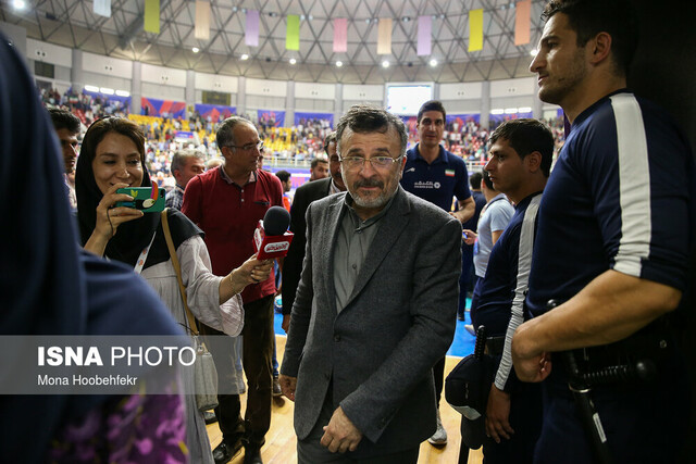 داورزنی: مربی لهستان حاشیه‌سازی می‌کند/ سالن غدیر واقعاً برای مردم ارومیه کوچک است