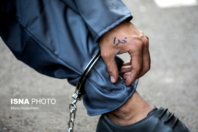 عکس آرشیوی است دستگیری عربدهکشی که آرامش محله سرآسیاب را بههم ریخت