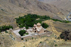 شیوه معماری بنا و مصالح ساختمانی آن نشان دهنده این مطلب است که این کلیسا در بین قرن چهارم تا ششم هجری (دهم تا دوازدهم میلادی) در سال ۱۶۴۳ میلادی به دست جاثلیق هاکوب اهل جلفا که در آن دوره اسقف اعظم این دیار بود بنا شد