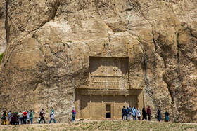 کتیبه شاپور یکم بر دیوار ساختمان کعبه زرتشت در «نقش رستم» کنده شده‌است.