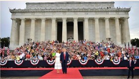دموکرات‌های آمریکا تحقیقات درباره هزینه‌های مراسم روز استقلال را خواستار شدند