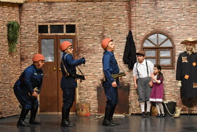 عمو فیتیله‌ای‌ها تئاتر به صحنه می‌برند