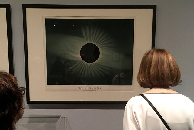نمایشگاه ماه در موزه متروپولیتن