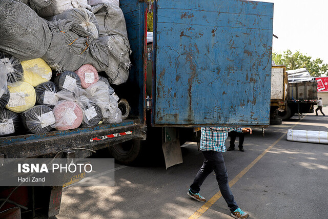عکس تزئینی ست کشف محموله 6 میلیاردی پارچه قاچاق در سمنان