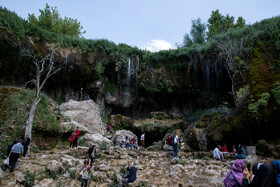 در ۳۰ کیلومتری شرق جلفا، آبشار «آسیاب خرابه» یکی از زیباترین مناطق دیدنی در منطقه آزاد ارس قرار دارد. که ارتفاعی بیش از ۳۰ متر دارد و یک غار آهکی با طاقدیسها و ناودیسهایی در آن شکل گرفته که بر اثر ممارست در دل سنگ ایجاد شده‌ است.