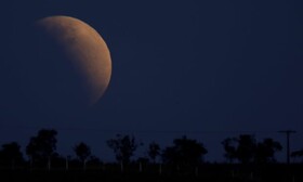 ماه در سالگرد پرتاب "آپولو ۱۱" گرفت