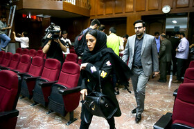ورود زهرا نجفی فرزند محمدعلی نجفی به دومین جلسه دادگاه 