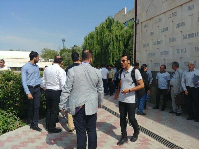 خبرنگاران در انتظار صدور اجازه برای ورود به انتخابات کشتی خبرنگاران در انتظار صدور اجازه برای ورود به انتخابات کشتی