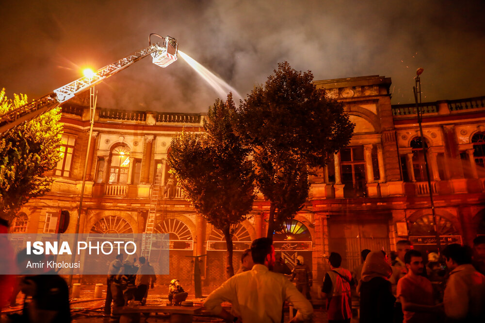 ایسنا - آتش سوزی در میدان حسن آباد