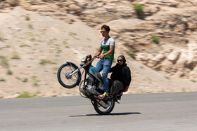 اجرای حرکتهای نمایشی با موتوسیکلت - تبریز