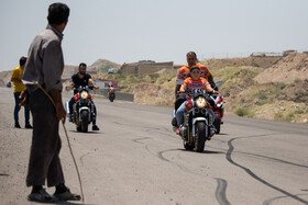اجرای حرکت‌های نمایشی با موتورسیکلت -تبریز