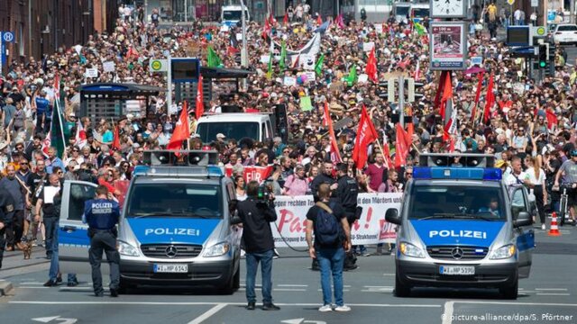 تظاهرات هزاران آلمانی علیه راست‌گرایان افراطی