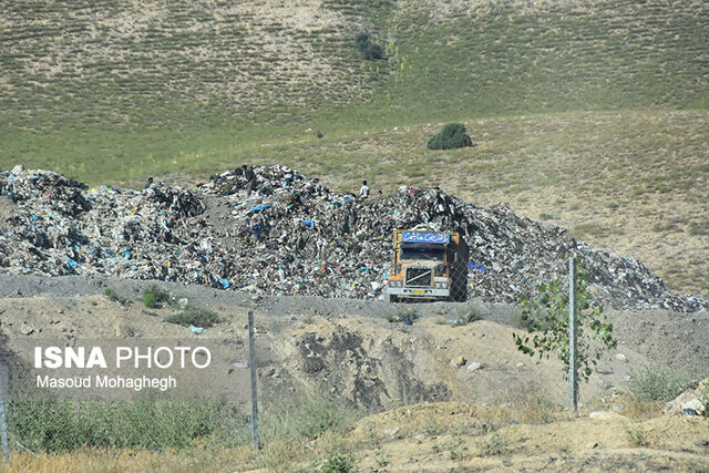 کوه زباله‌ 14 ساله در گویچاله فولاد محله سمنان