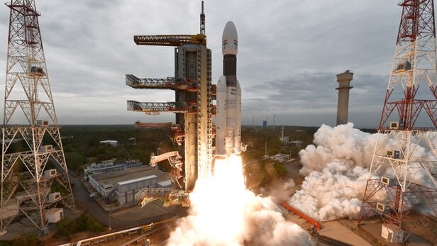 فضاپیمای هندی "چاندرایان -۲" پرتاب شد