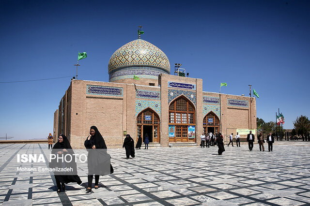 توسعه عمرانی و فرهنگی بقاع متبرکه به دست مردم رقم می‌خورد