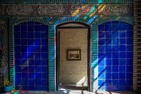تکیه «معاونالملک» در سال ۱۲۸۲ خورشیدی به بهره برداری رسید که در آن زمان به منظور برگزاری آیینها و مراسم مذهبی و رفع اختلافات قومی و عشایری به کار میرفت.