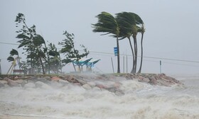 طوفان "هامبرتو" در مسیر سواحل آمریکا