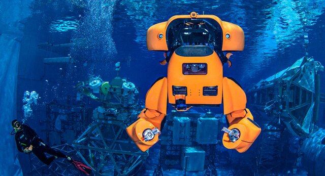 رقابت‌ ربات‌های زیردریایی جام آبی یزد در هرمز