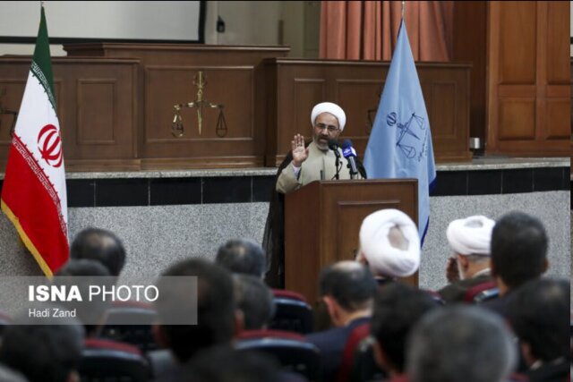 سران مملکت در صورت تحصیل فرزندانشان در خارج از کشور، استعفا دهند