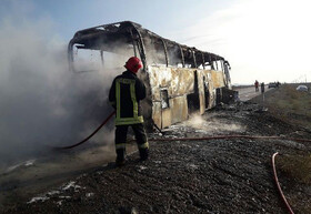 آتش سوزی اتوبوس زائران اربعین در فارس/  ٦ زائر مصدوم شدند