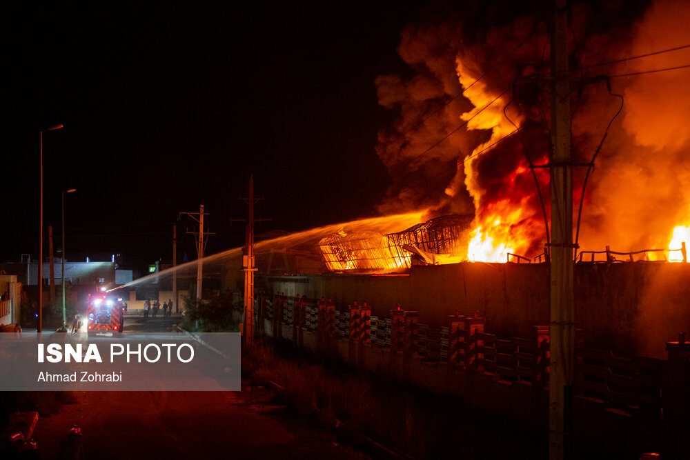 انفجار و آتش سوزی دو کارخانه در شهرک شکوهیه قم