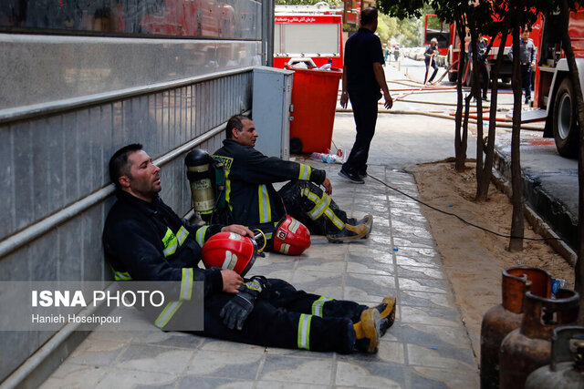 آتش ساختمان نیمه‌کاره هتل آسمان شیراز خاموش شد