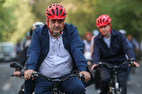 دوچرخه سواری شهردار تهران با اصحاب رسانه