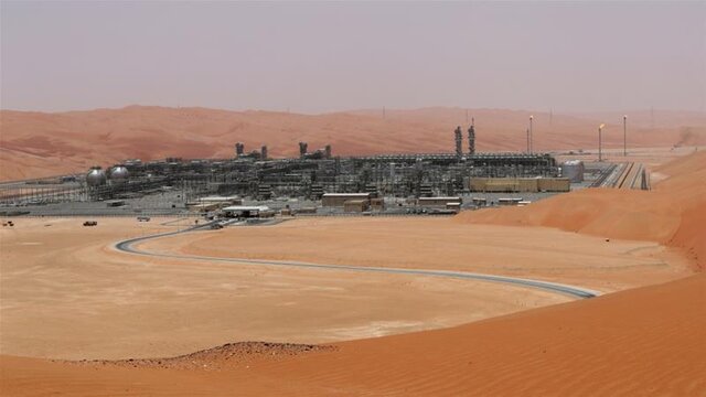 آتش‌سوزی یک میدان نفتی عربستان در پی حمله پهپادی
