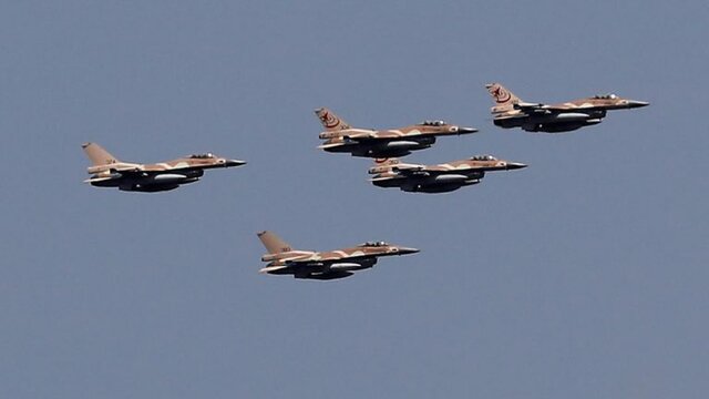 سایت اسرائیلی: جنگنده‌های ما شبانه روز در آسمان لبنان برای هر حمله‌ای آماده‌اند