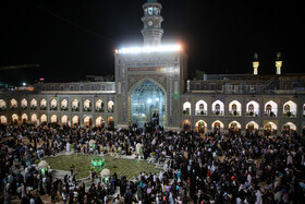 تعویض پرچم گنبد حرم رضوی در آغاز ماه محرم