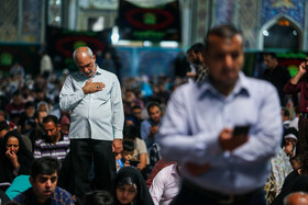 تعویض پرچم گنبد حرم رضوی در آغاز ماه محرم