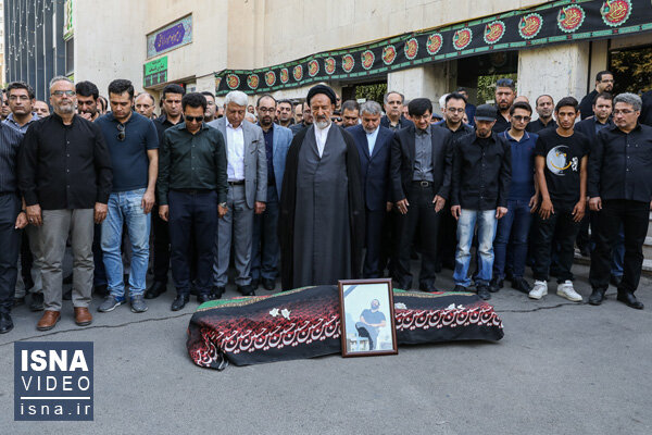 ویدئو / مراسم تشییع پیکر مهدی شادمانی ویدئو / مراسم تشییع پیکر مهدی شادمانی